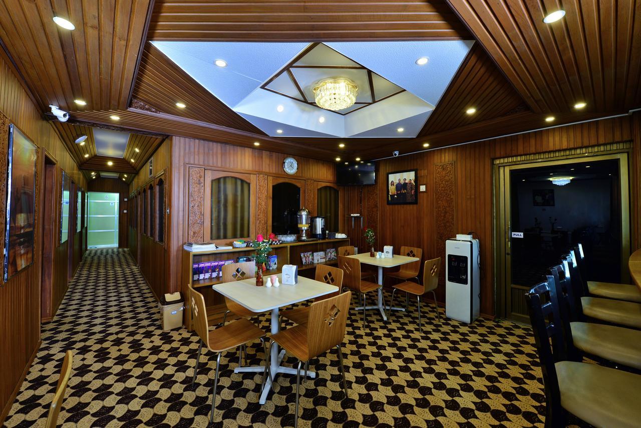 Backpacker Hostel (Adults Only) Yangon Esterno foto