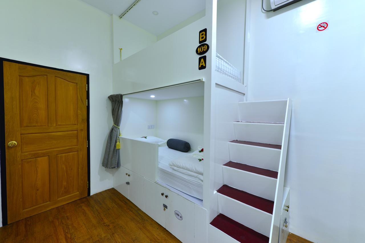 Backpacker Hostel (Adults Only) Yangon Esterno foto