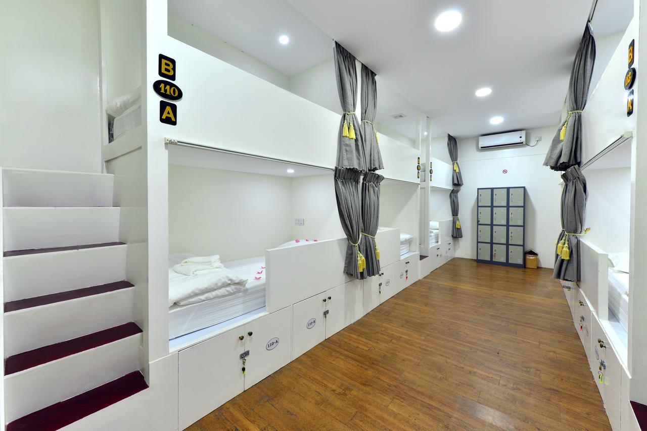 Backpacker Hostel (Adults Only) Yangon Esterno foto