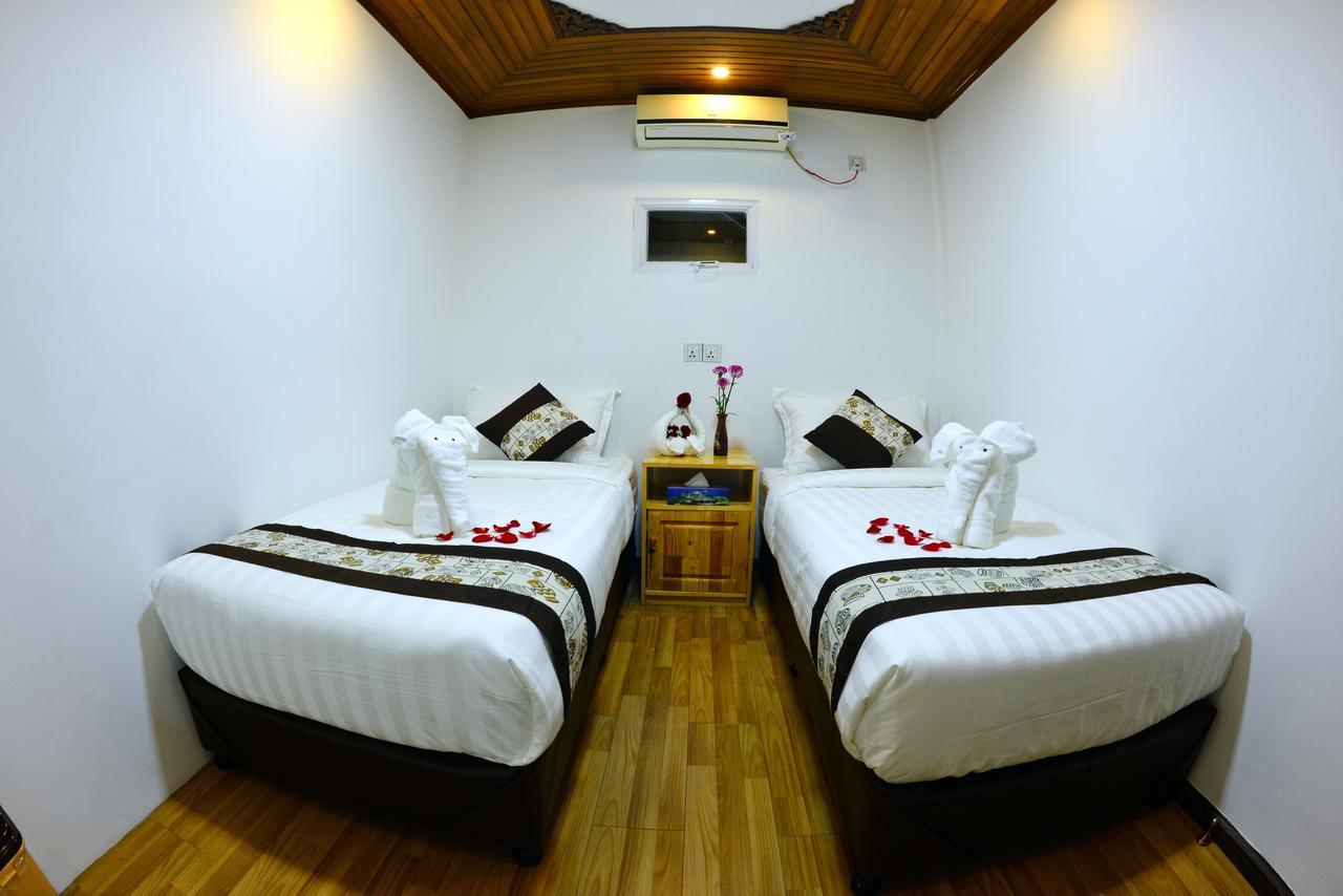 Backpacker Hostel (Adults Only) Yangon Esterno foto