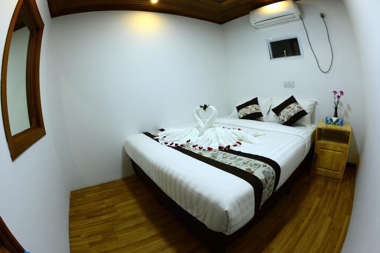 Backpacker Hostel (Adults Only) Yangon Esterno foto