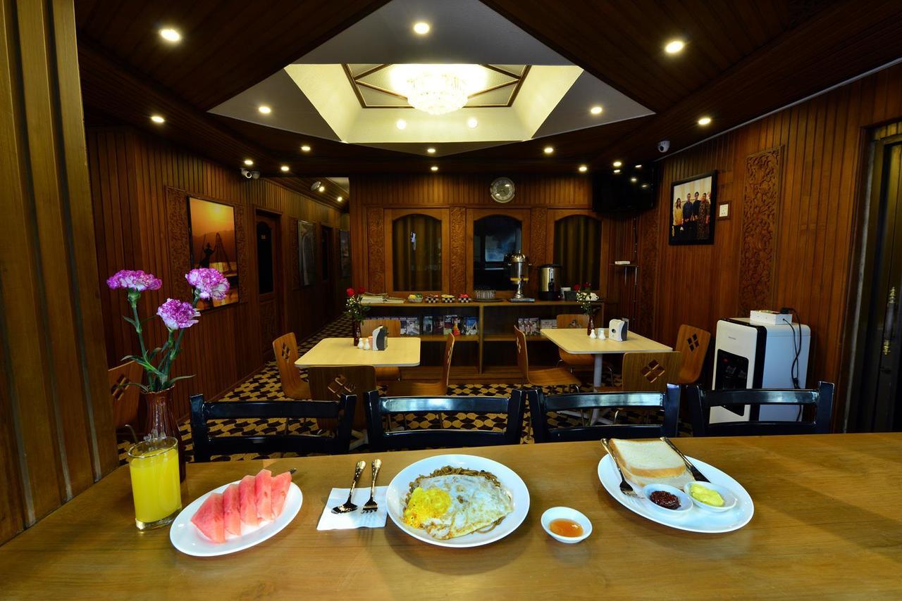 Backpacker Hostel (Adults Only) Yangon Esterno foto