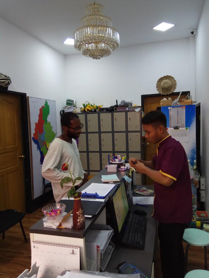 Backpacker Hostel (Adults Only) Yangon Esterno foto