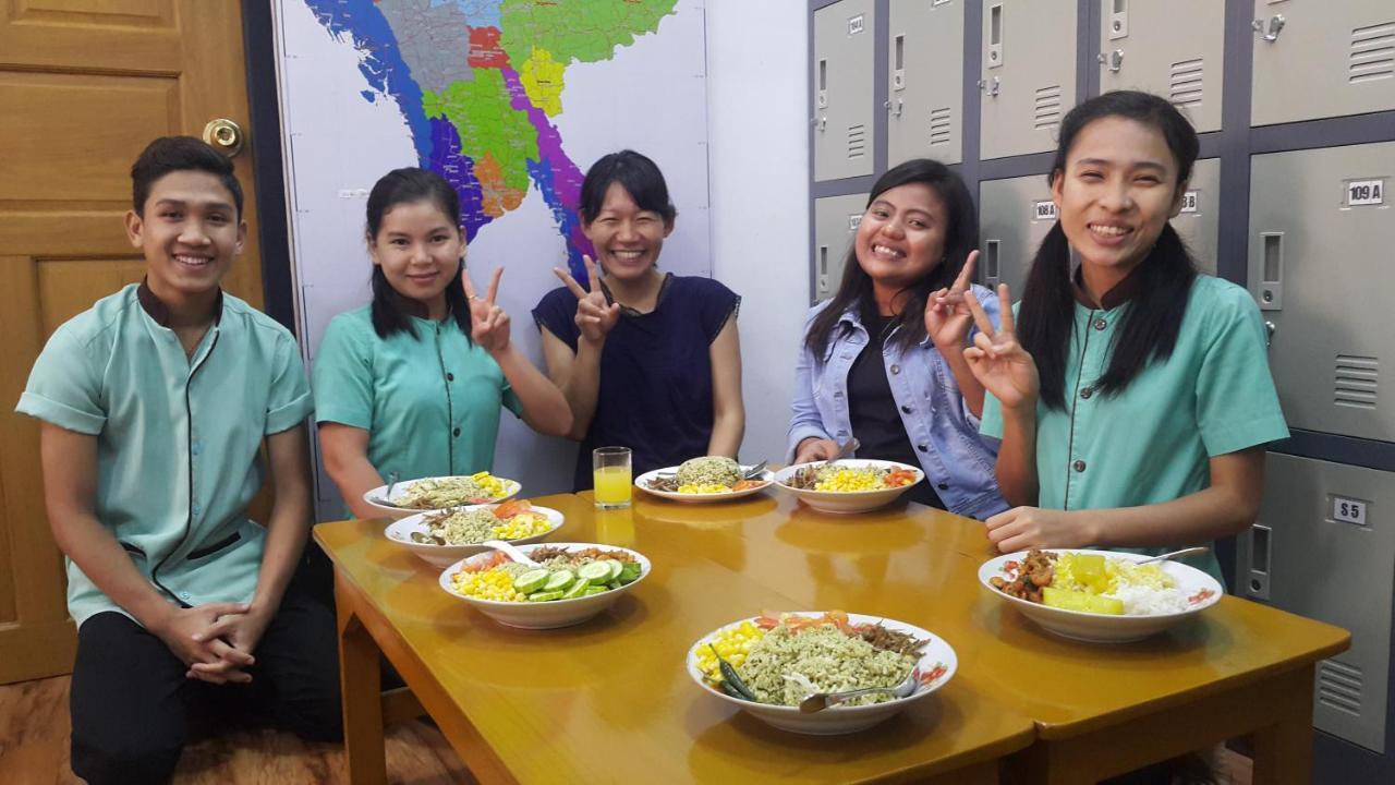 Backpacker Hostel (Adults Only) Yangon Esterno foto