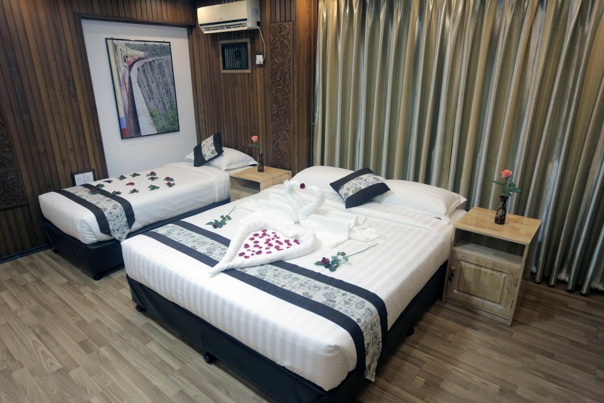 Backpacker Hostel (Adults Only) Yangon Esterno foto