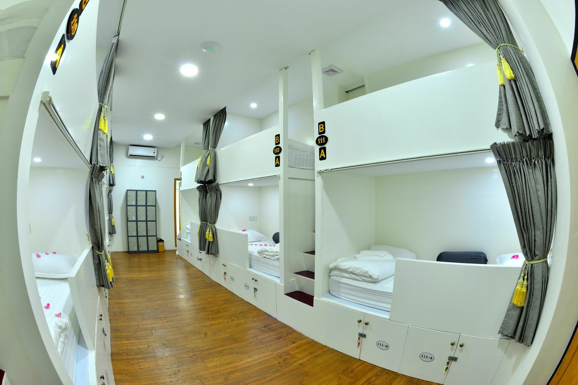 Backpacker Hostel (Adults Only) Yangon Esterno foto