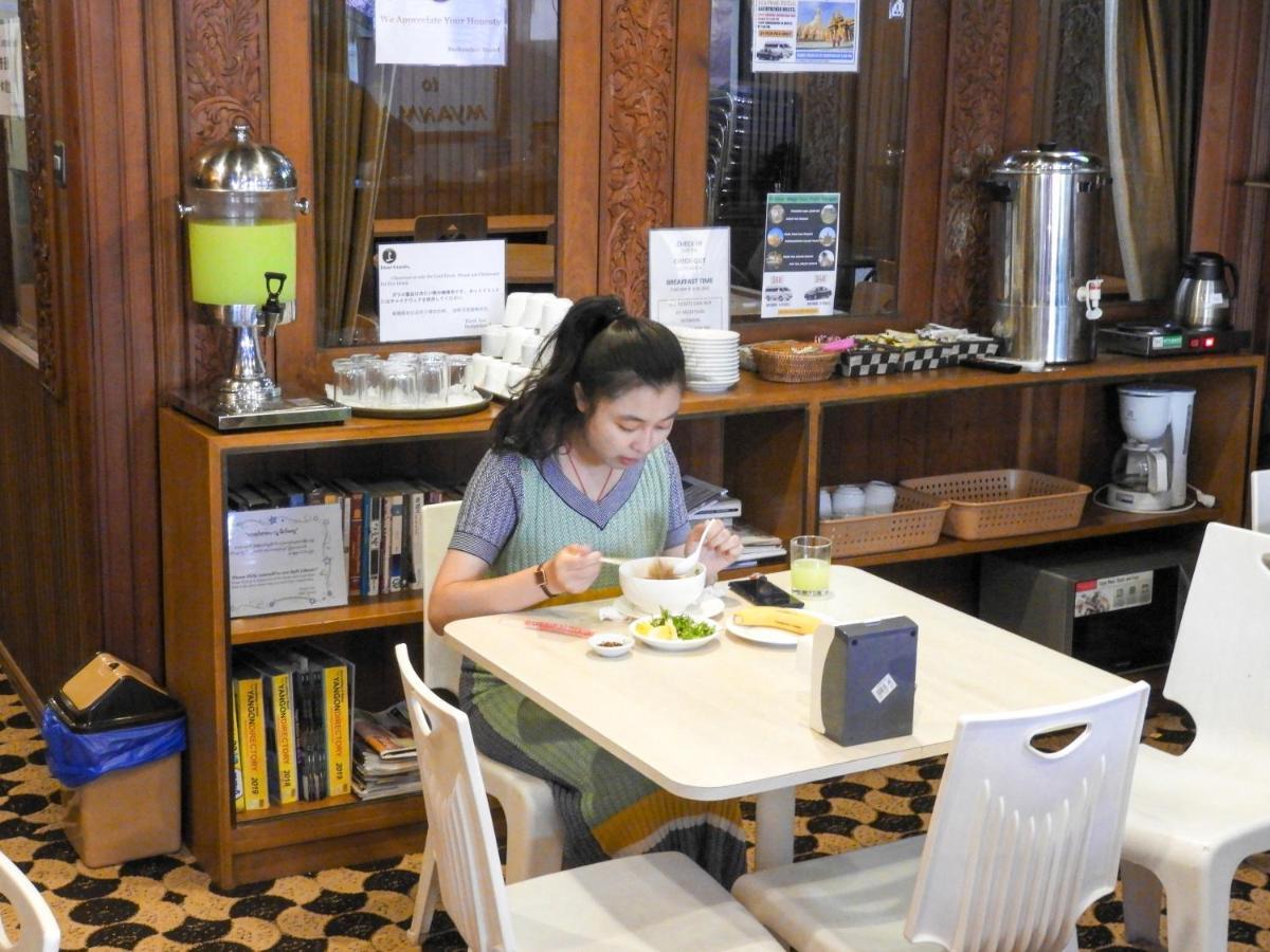 Backpacker Hostel (Adults Only) Yangon Esterno foto