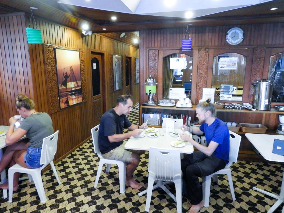 Backpacker Hostel (Adults Only) Yangon Esterno foto